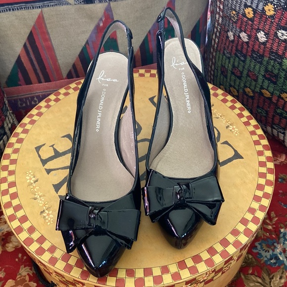 Donald J. Pliner Black Patent Leather Slingbacks with Bow by Lisa - Picture 1 of 9